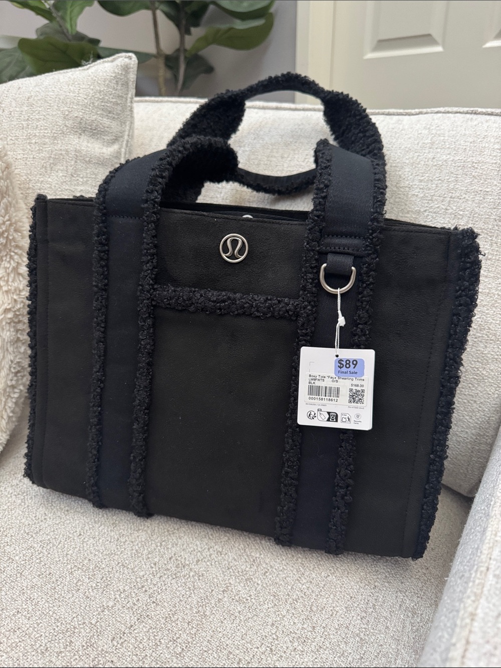 Lululemon Boxy Tote Faux Shearling Trim 10L  Black NWT - New with Tags